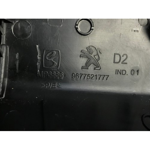 Накладка порога передняя правая Peugeot 308 2013-2021 9677521777